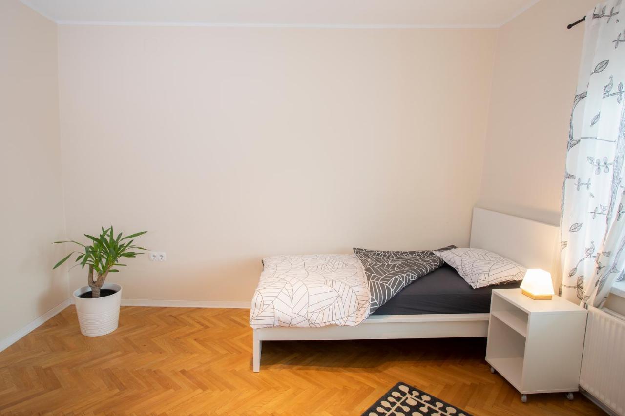 Apartment Rozalija Zirovnica Buitenkant foto