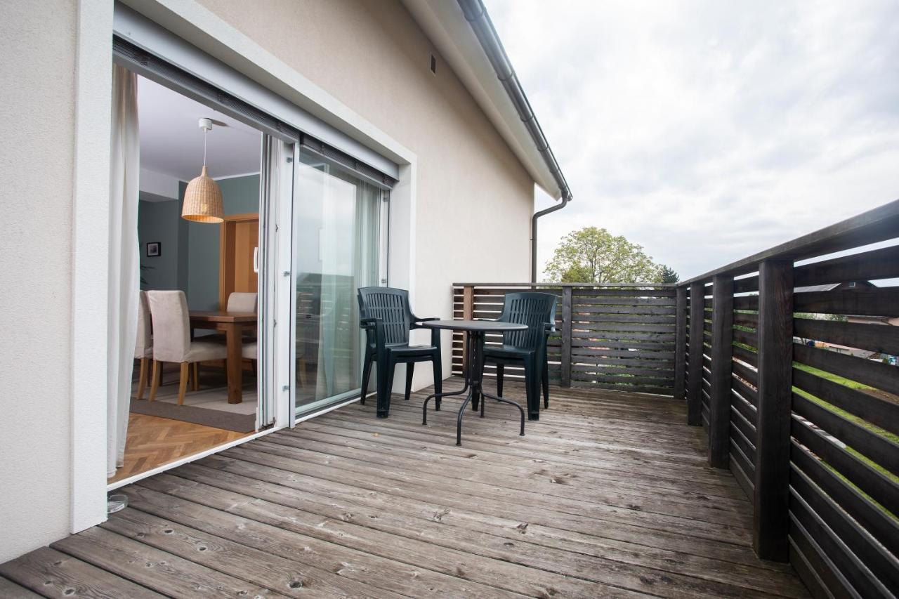 Apartment Rozalija Zirovnica Buitenkant foto