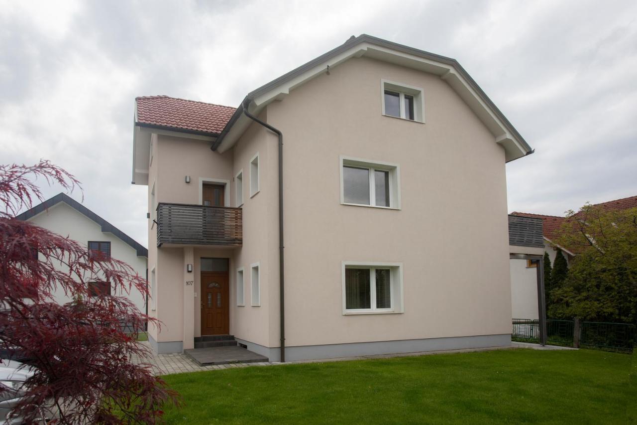Apartment Rozalija Zirovnica Buitenkant foto