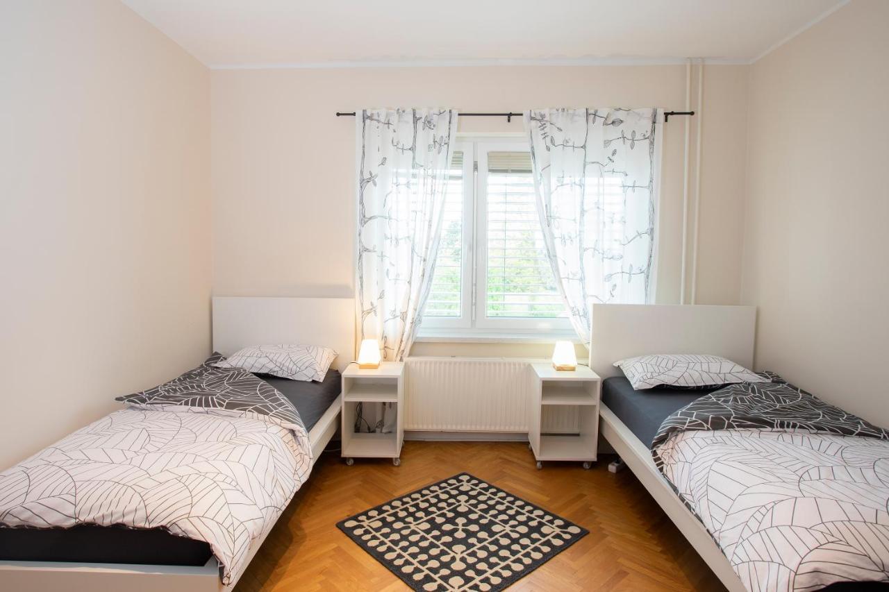 Apartment Rozalija Zirovnica Buitenkant foto
