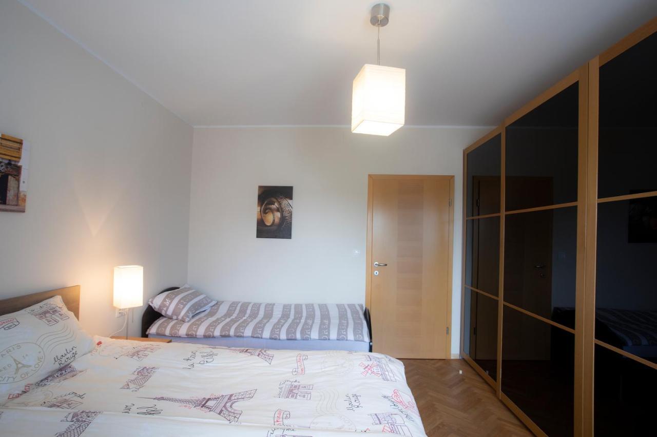 Apartment Rozalija Zirovnica Buitenkant foto